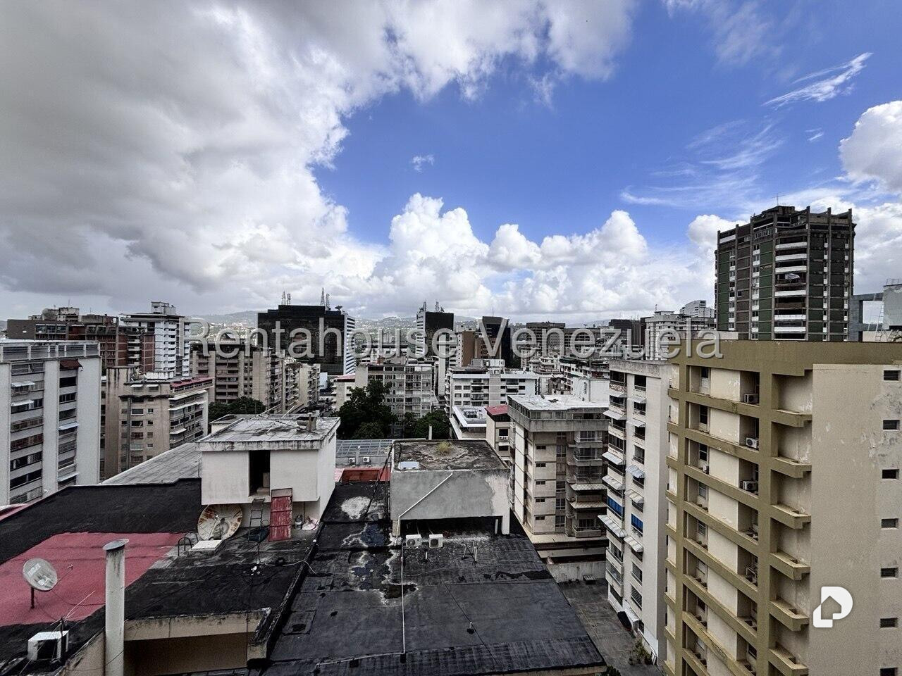 Apartamento en Los Palos Grandes, Caracas – 13