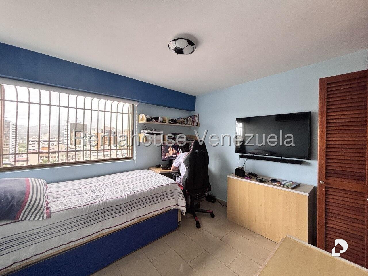 Apartamento en Los Palos Grandes, Caracas – 28