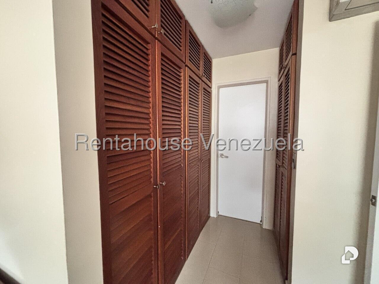 Apartamento en Los Palos Grandes, Caracas – 26