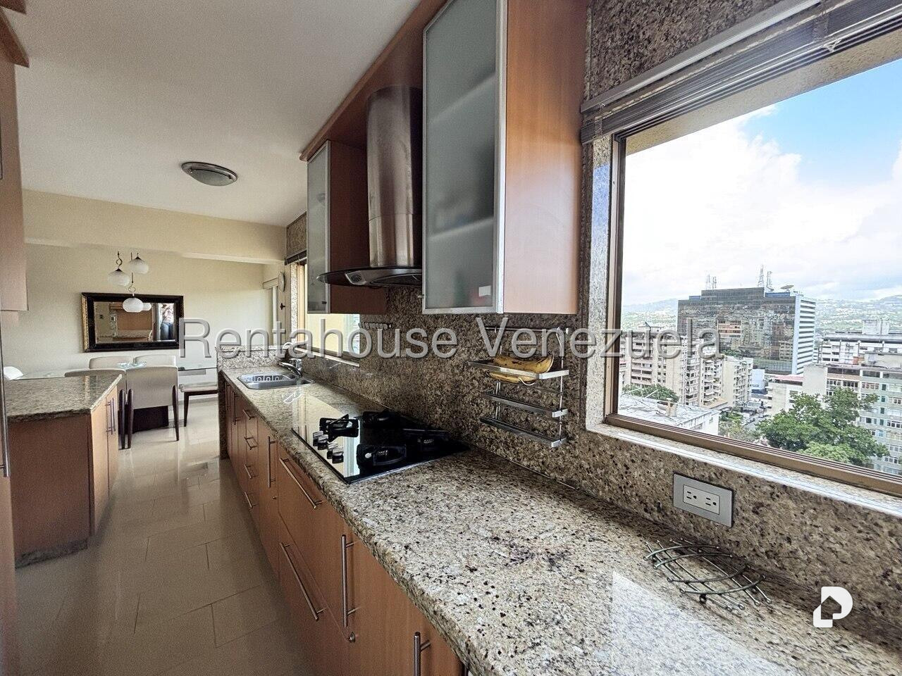 Apartamento en Los Palos Grandes, Caracas – 11