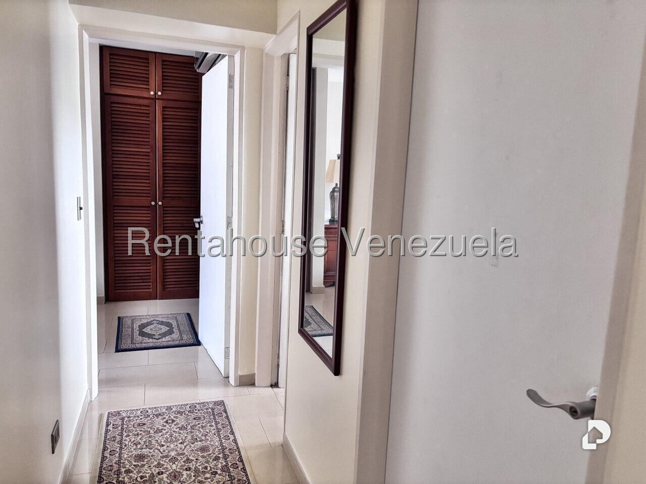 Apartamento en Los Palos Grandes, Caracas – 23
