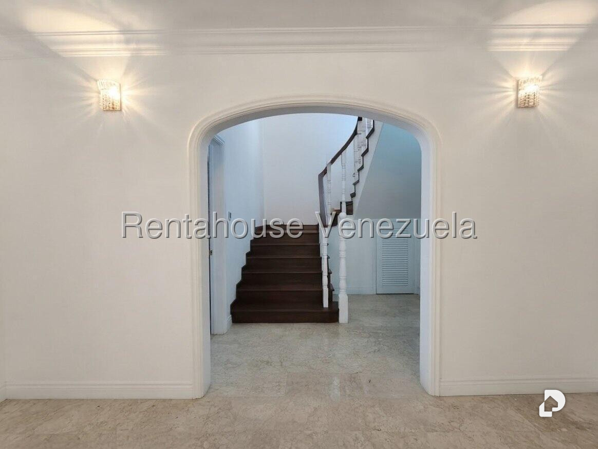 Casa en Lomas de La Lagunita, Caracas – 27