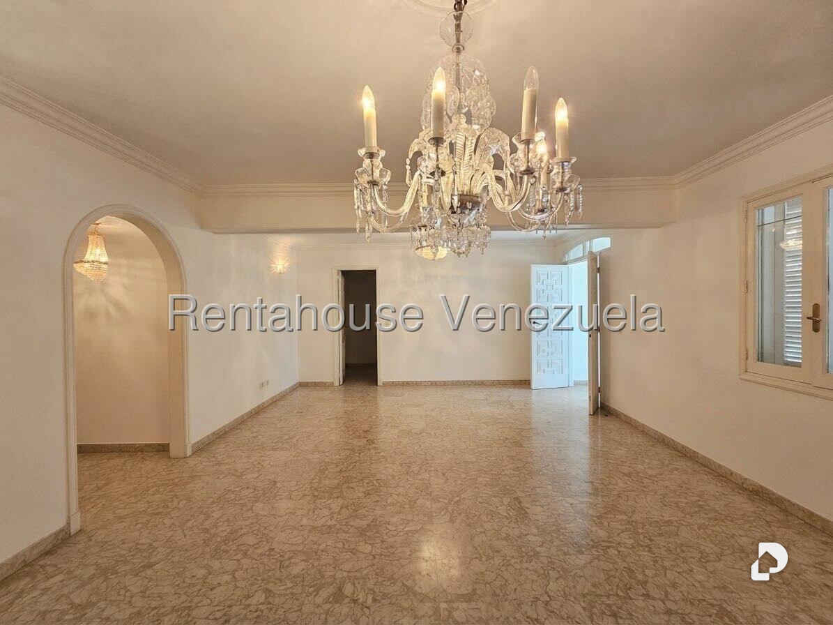 Casa en Lomas de La Lagunita, Caracas – 19
