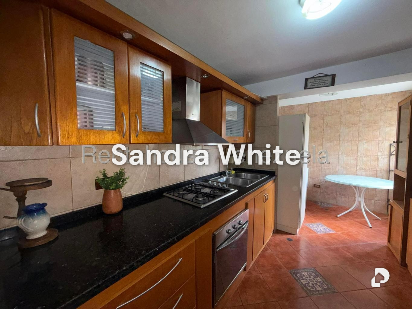 Apartamento en Santa Rosa de Lima 27-5633, Caracas – 11