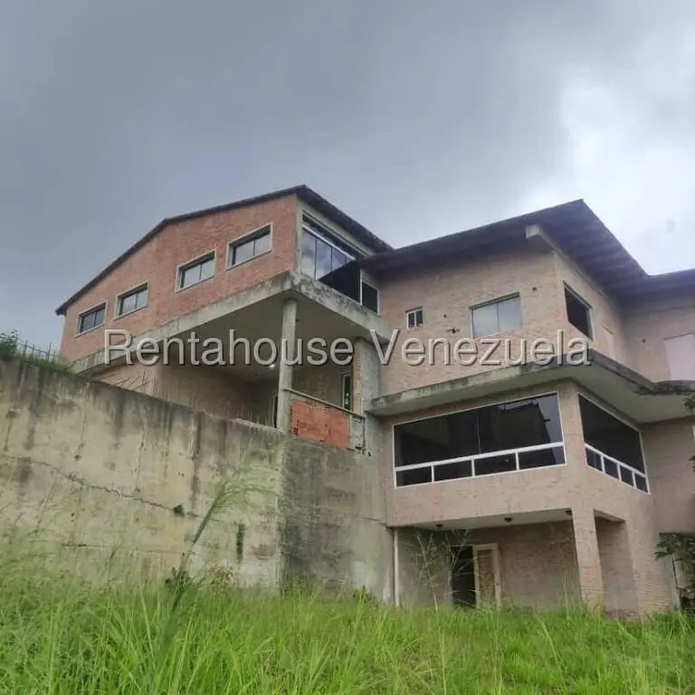 House in Los Guayabitos, Caracas - 1