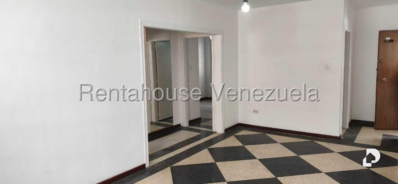 Apartamento en Los Palos Grandes, Caracas – 15