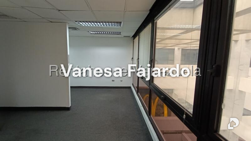 Oficina en Chuao, Caracas – 24