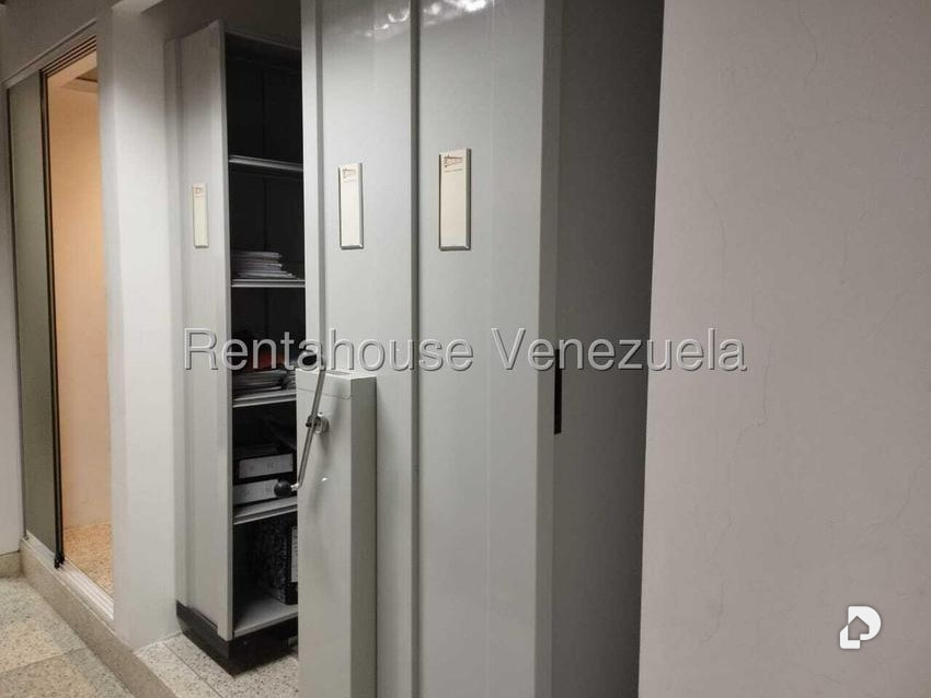 Office in Boleíta, Caracas – 16
