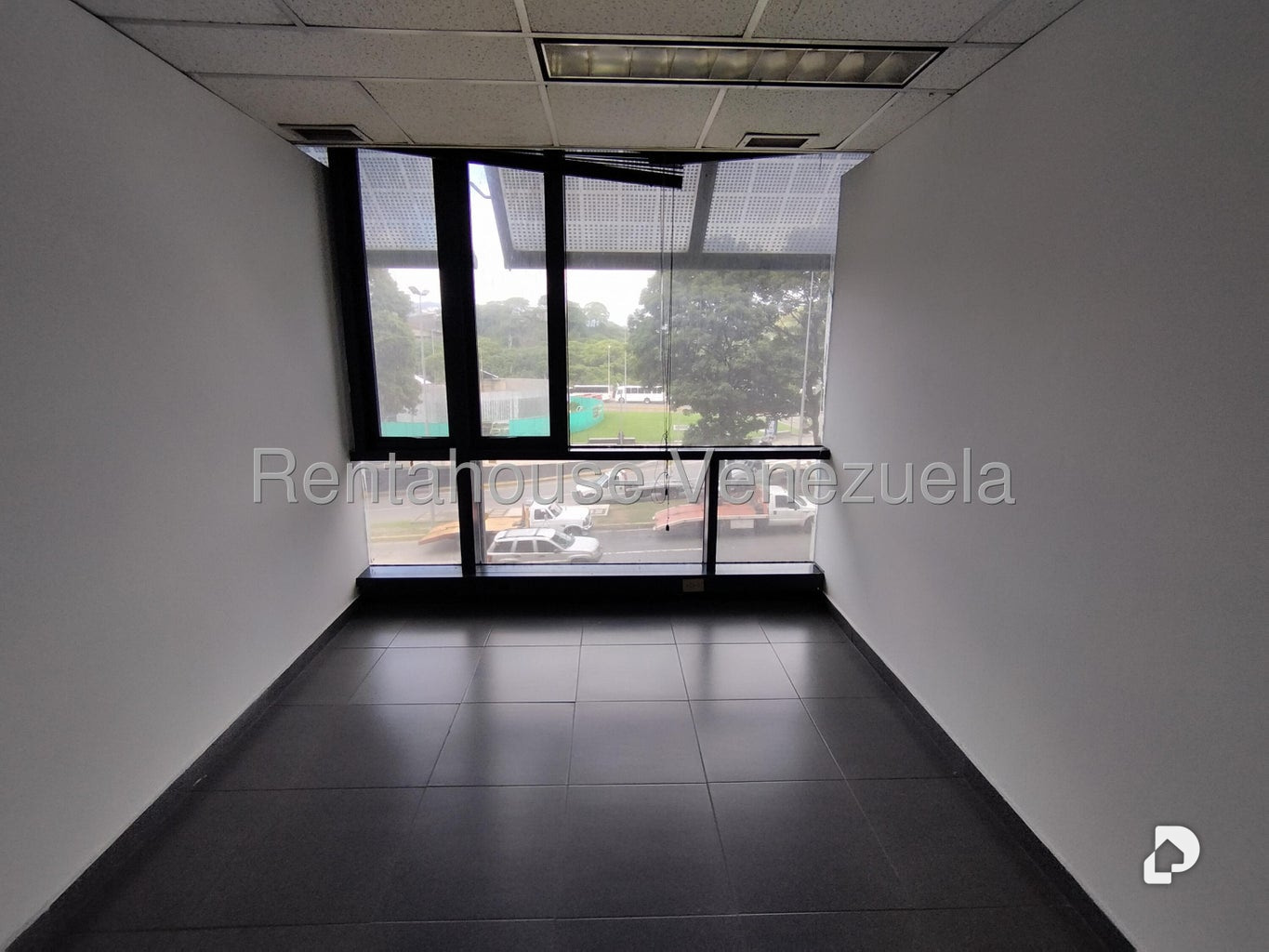 Office in Plaza Venezuela, Caracas – 4