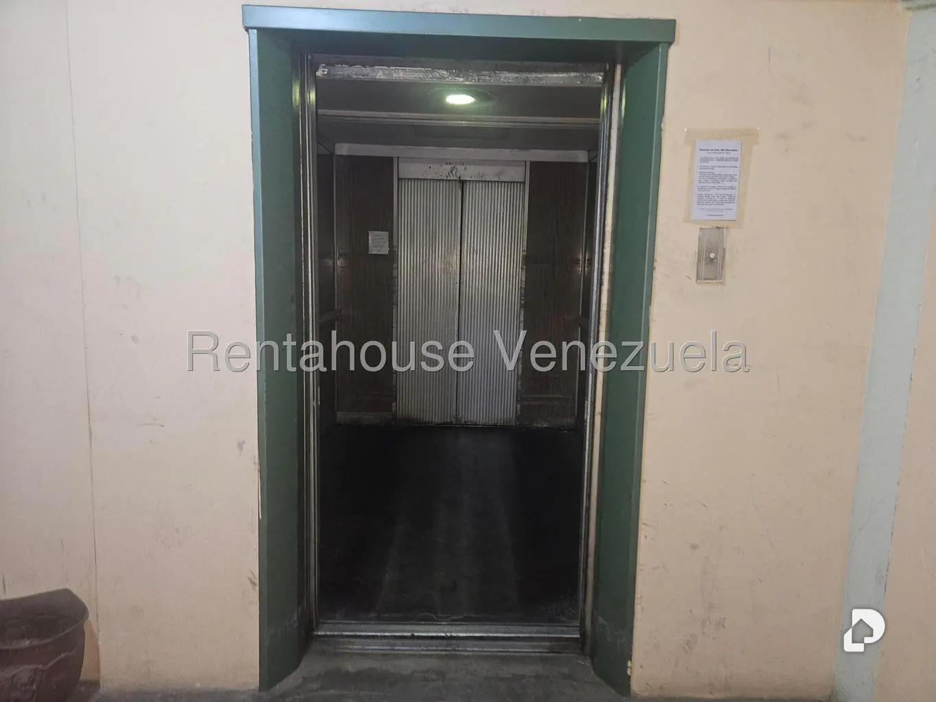 Local comercial en La Yaguara, Caracas – 18