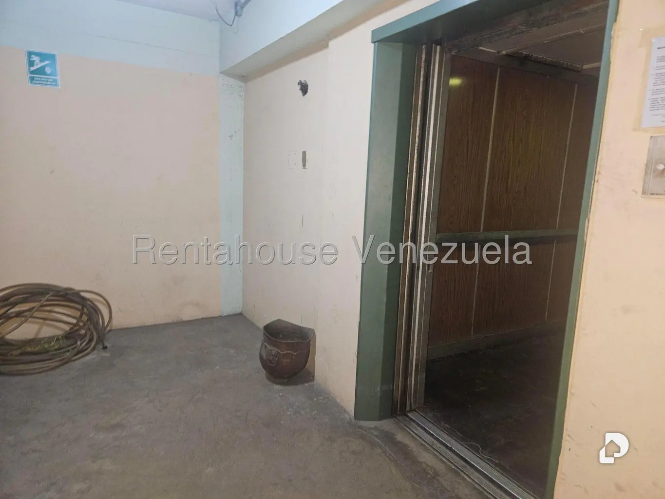 Local comercial en La Yaguara, Caracas – 16