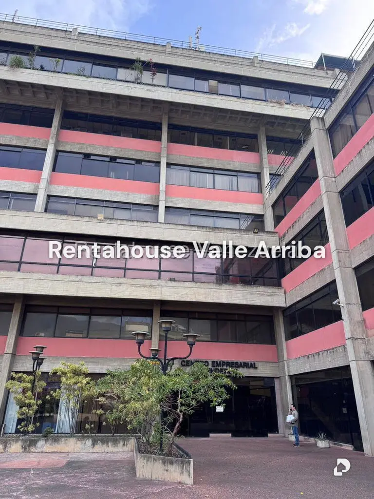 Oficina en Los Cortijos de Lourdes, Caracas – 19