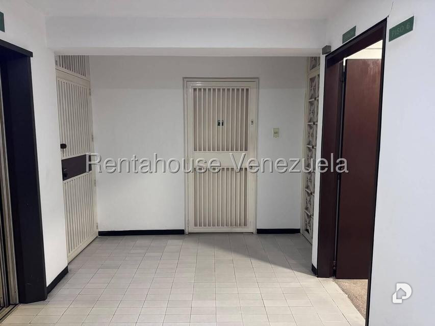 Apartamento en Los Palos Grandes, Caracas – 2