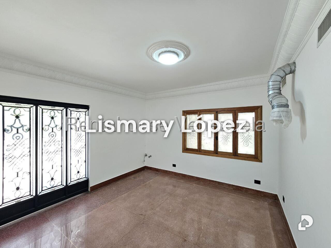 Local comercial en San Bernardino, Caracas – 24
