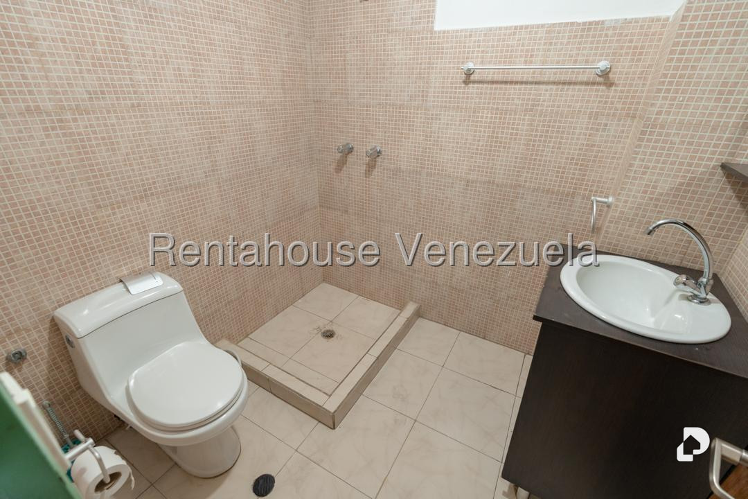 Local comercial en Parroquia Santa Rosalía, Caracas – 25