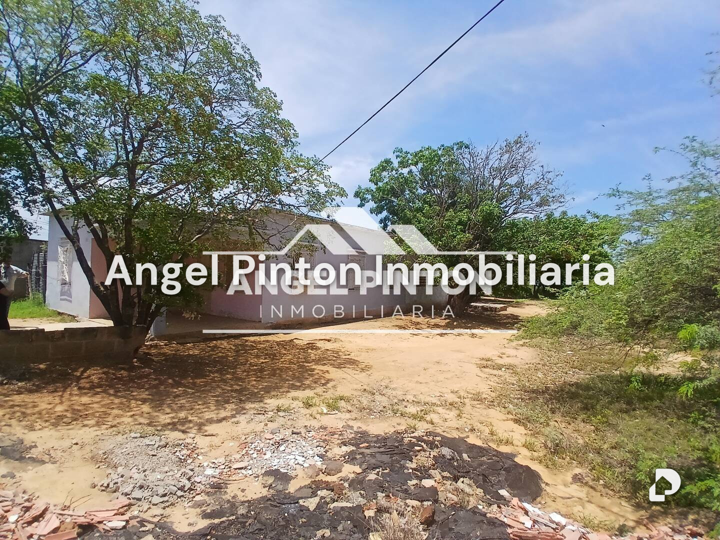 Terreno en Avenida Principal, Santa Rita – 13