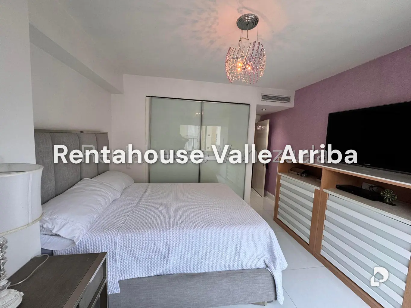 Apartamento en Las Mesetas de Santa Rosa de Lima, Caracas – 28