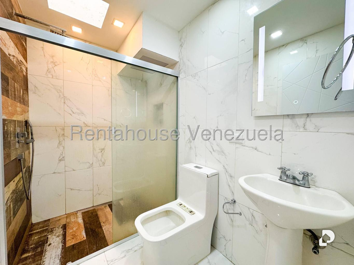 Casa en Alto Prado, Caracas – 52