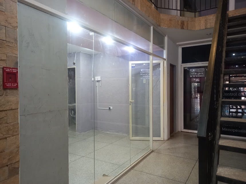 Local comercial en Valencia - 1
