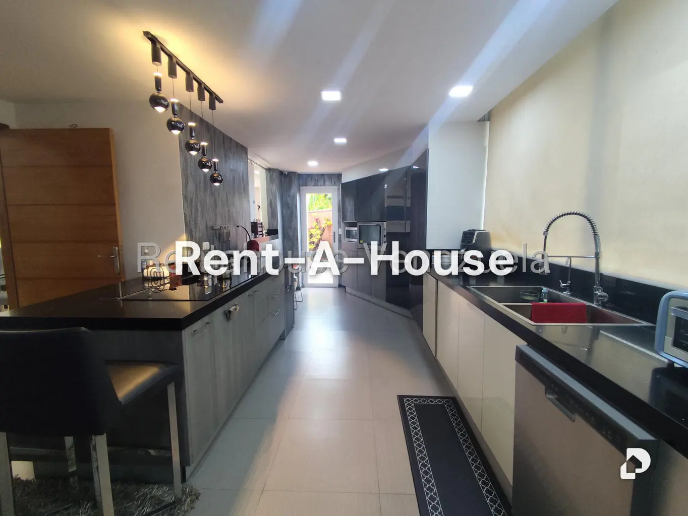 Casa en Lomas de La Lagunita, Caracas – 24
