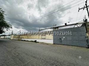 Local comercial en Cagua - 1