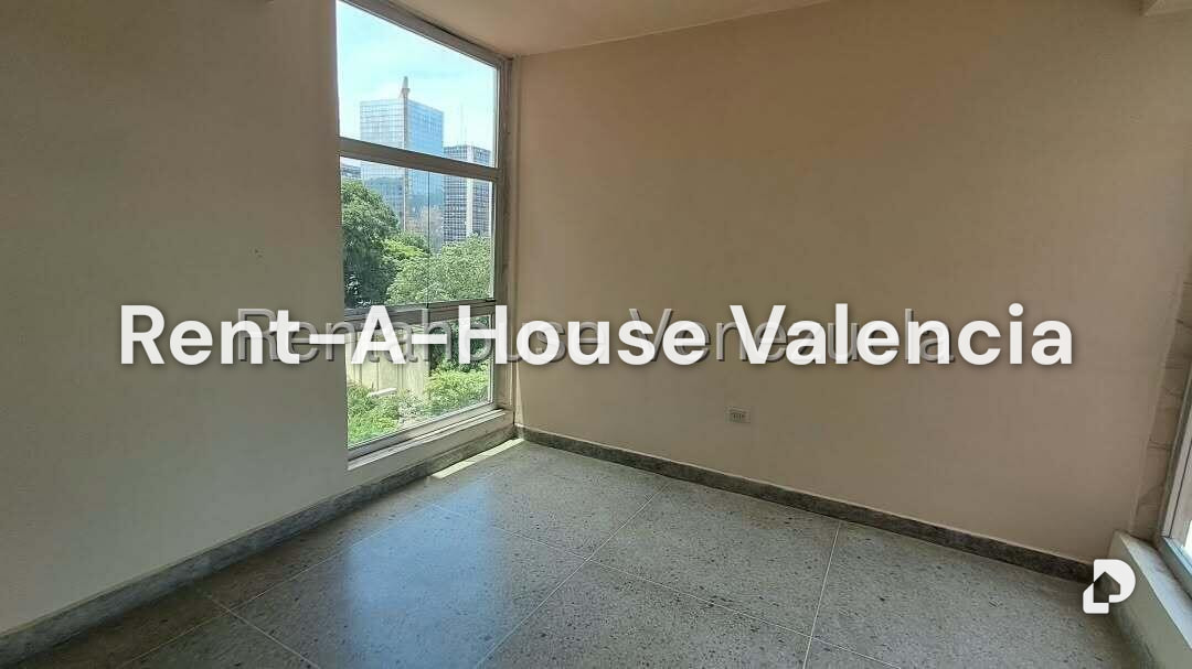 Commercial space in Avenida Bolivar Norte, Valencia – 8