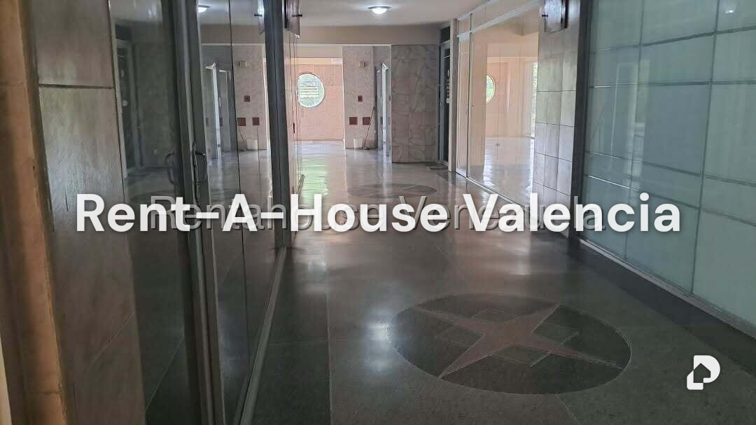 Commercial space in Avenida Bolivar Norte, Valencia – 14