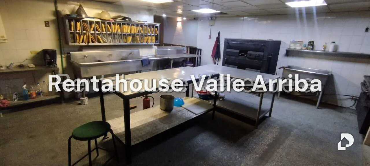 Local comercial en La Urbina, Caracas – 20