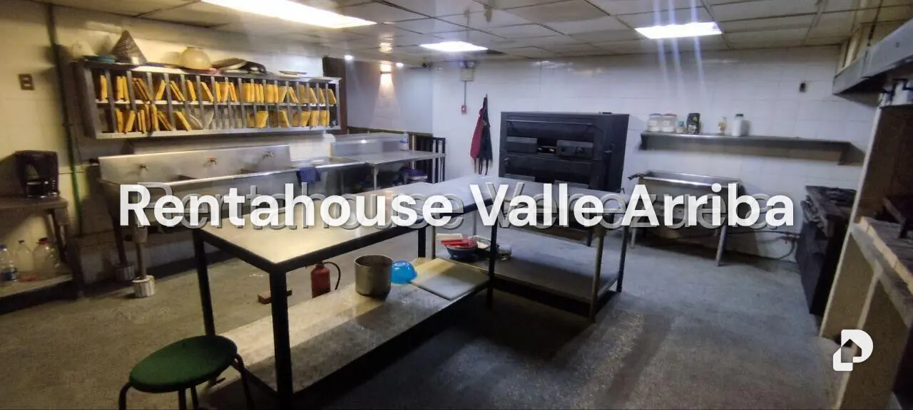 Local comercial en La Urbina, Caracas – 23