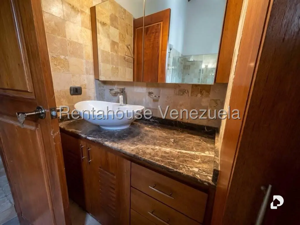Casa en La Floresta, Caracas – 12