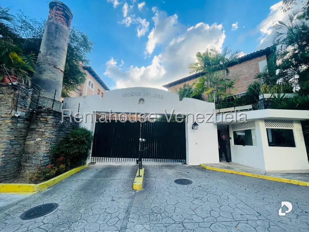 Casa en La Floresta, Caracas – 26