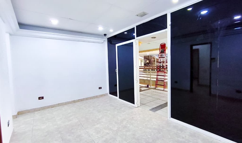 Local comercial en El Tambor, Altos Mirandinos - 1
