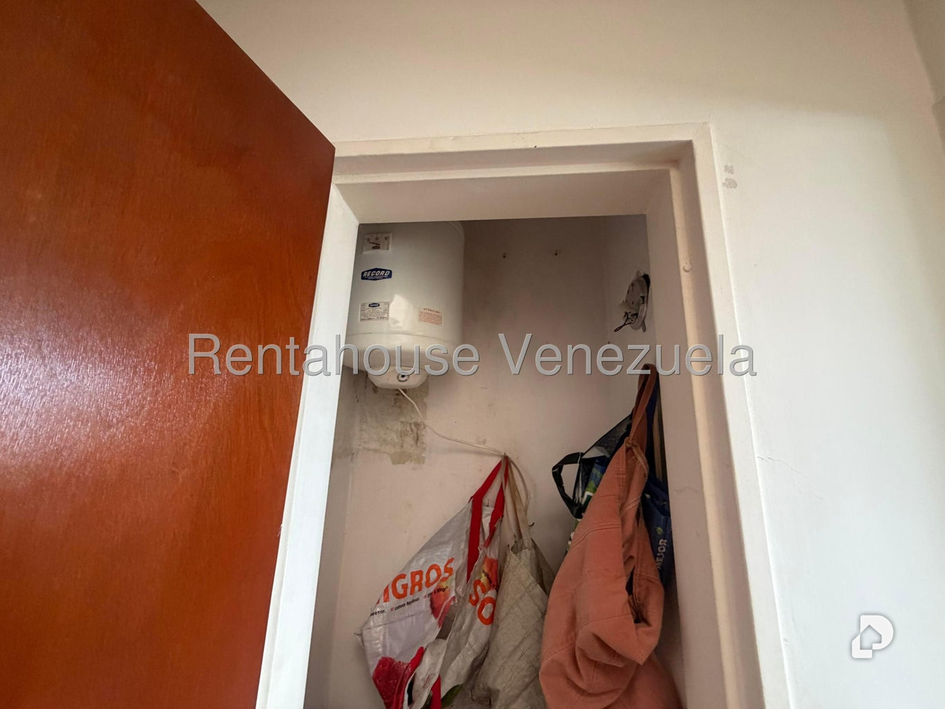 Casa en Lomas de La Lagunita, Caracas – 11