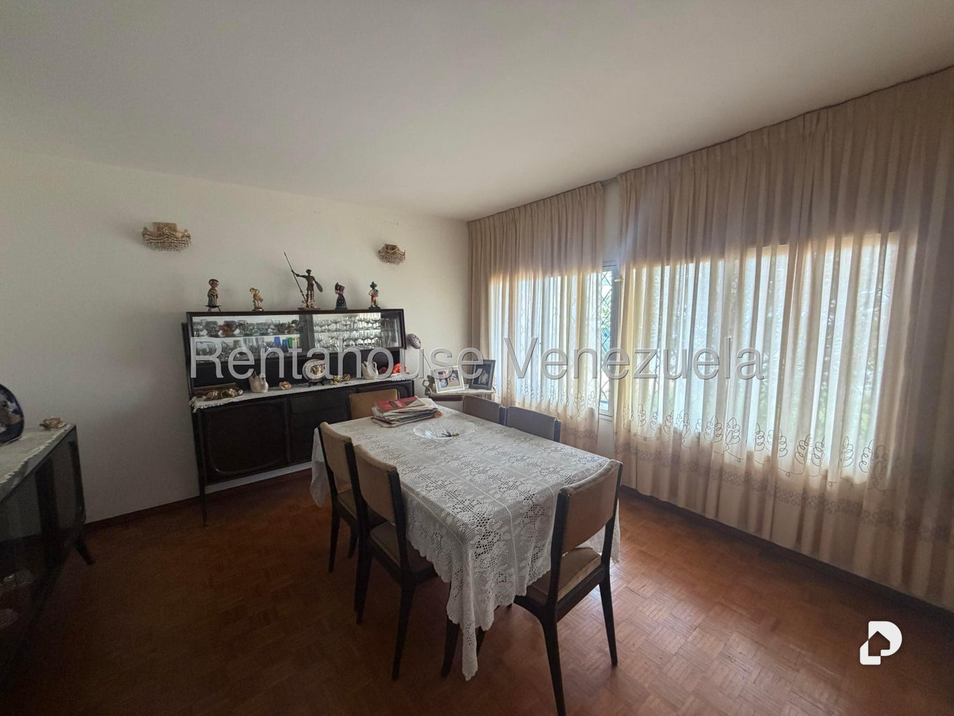 Casa en Lomas de La Lagunita, Caracas – 25