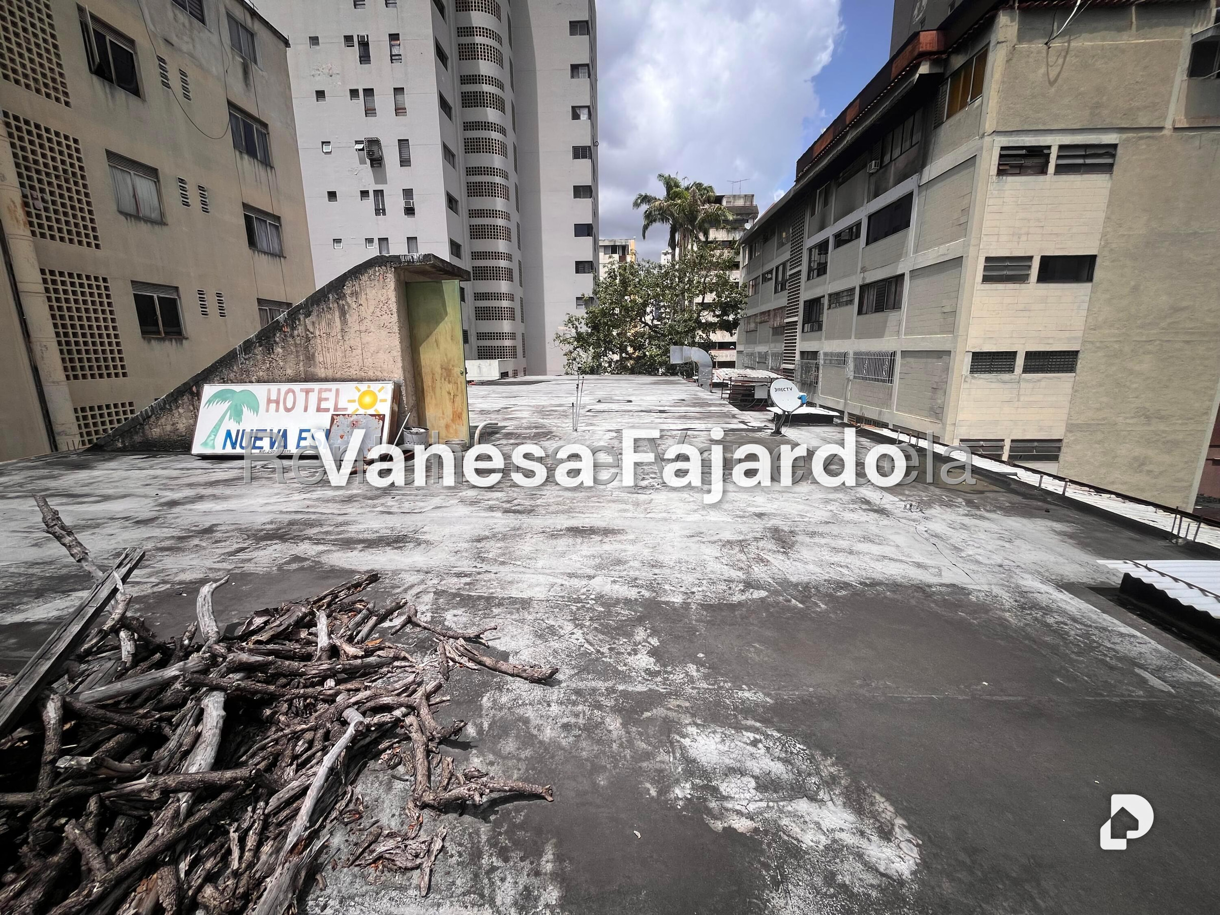 Building in Sabana Grande, Caracas – 27
