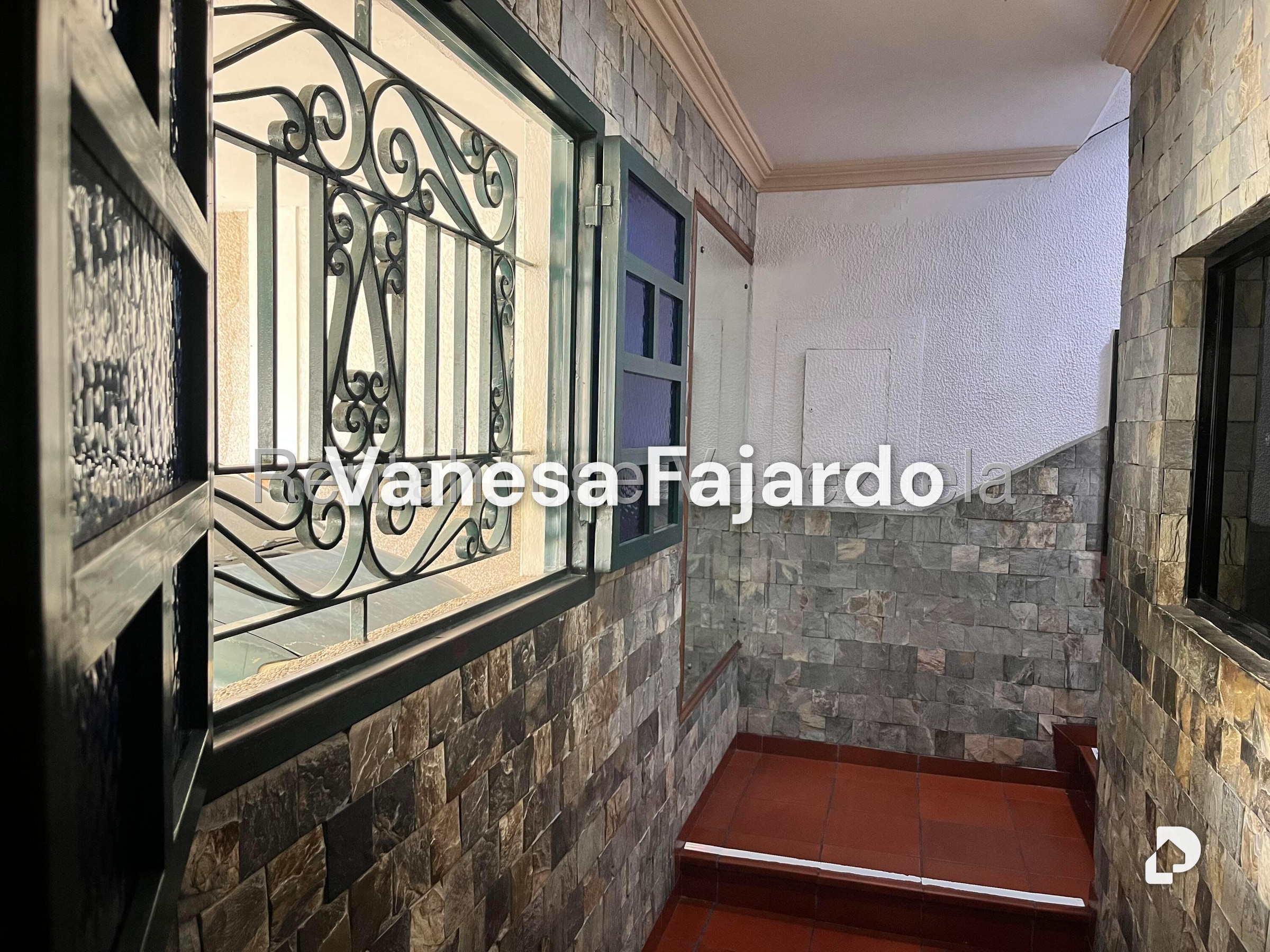 Building in Sabana Grande, Caracas – 12