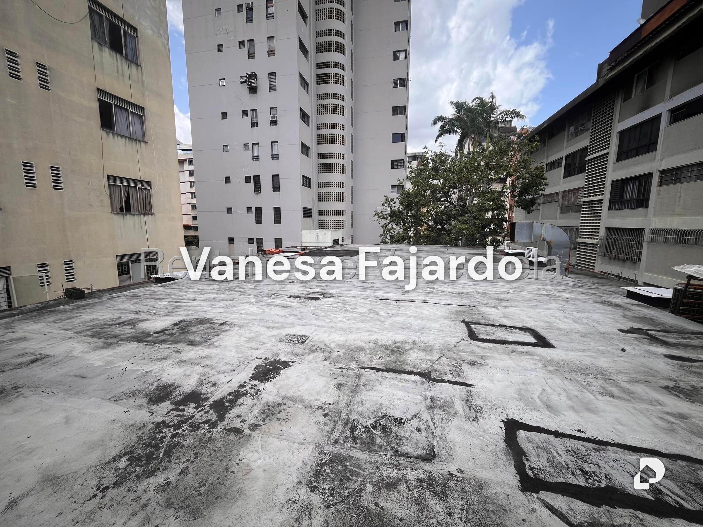 Building in Sabana Grande, Caracas – 25