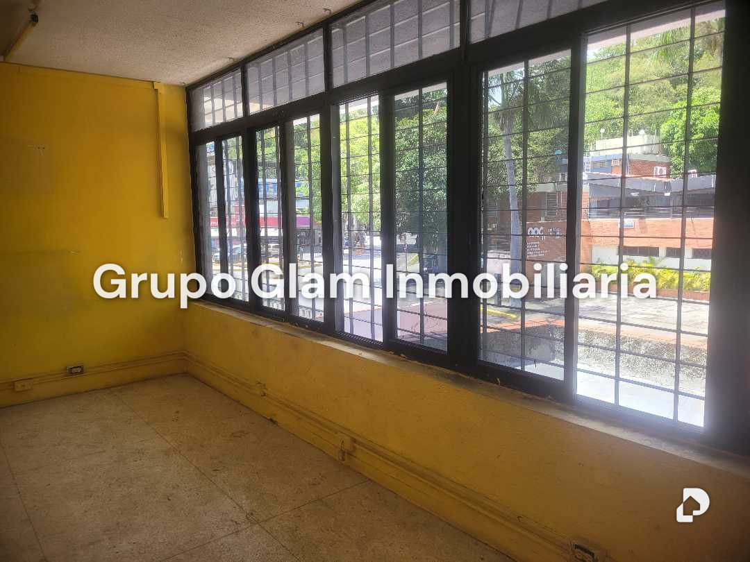 Local comercial en Chuao, Caracas – 12