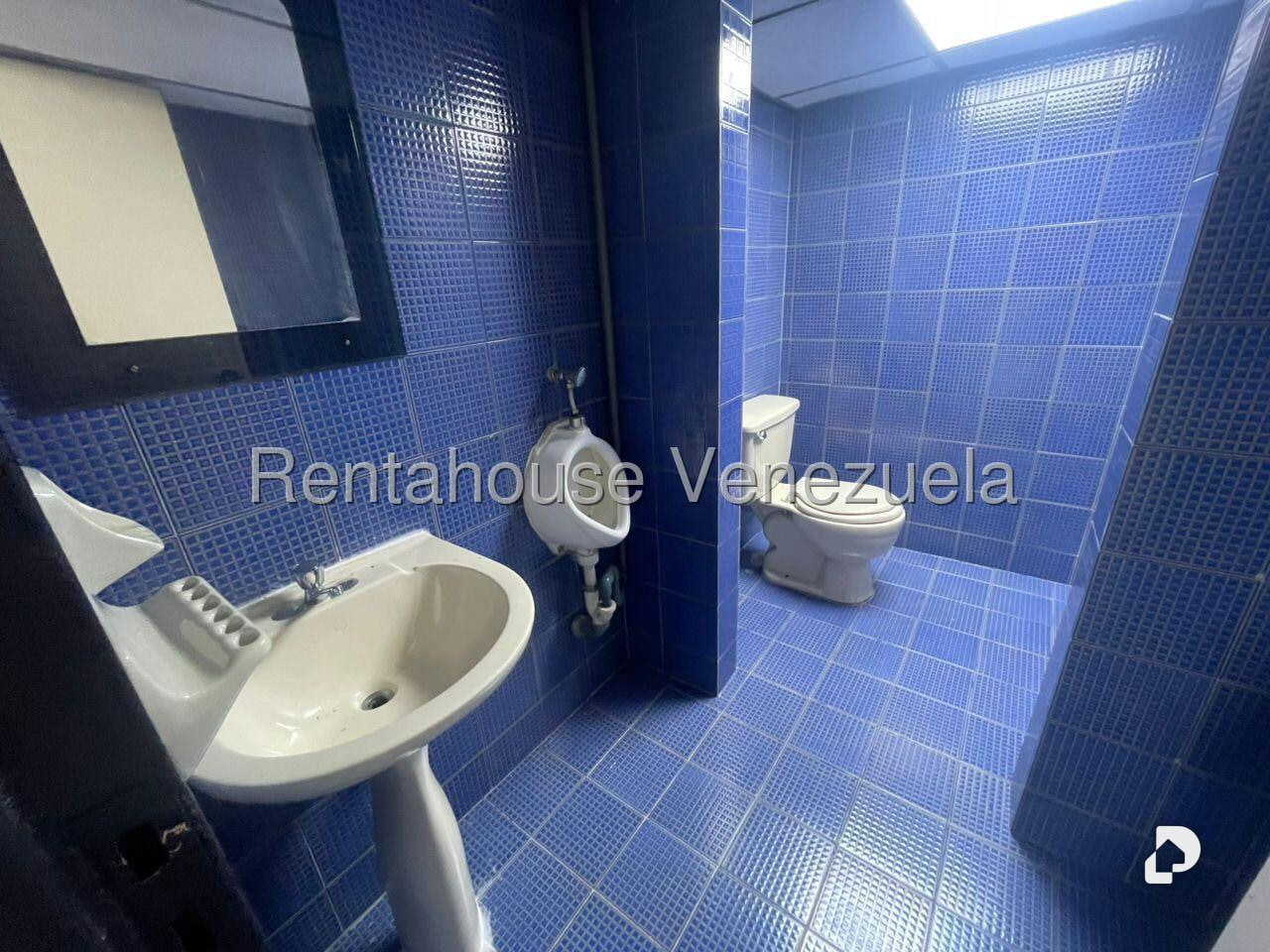 Oficina en Los Chaguaramos, Caracas – 12