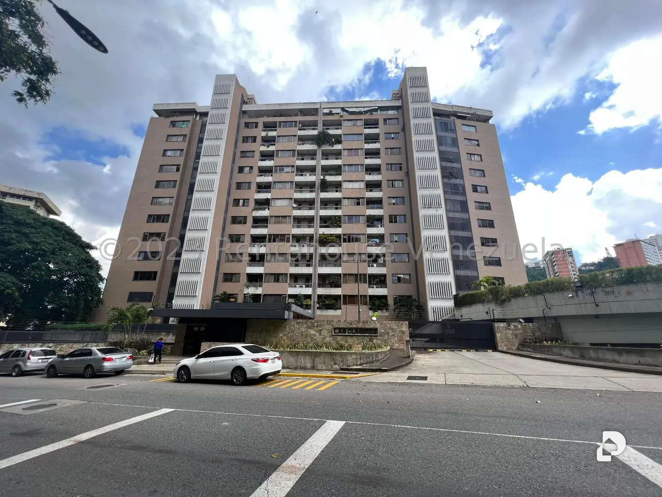 Apartamento en Las Mesetas de Santa Rosa de Lima, Caracas – 1