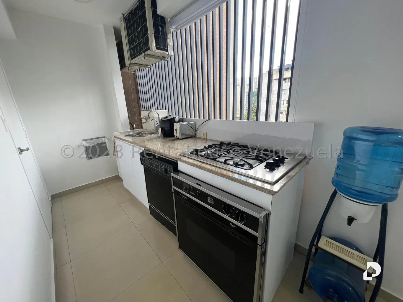 Apartamento en Las Mesetas de Santa Rosa de Lima, Caracas – 18