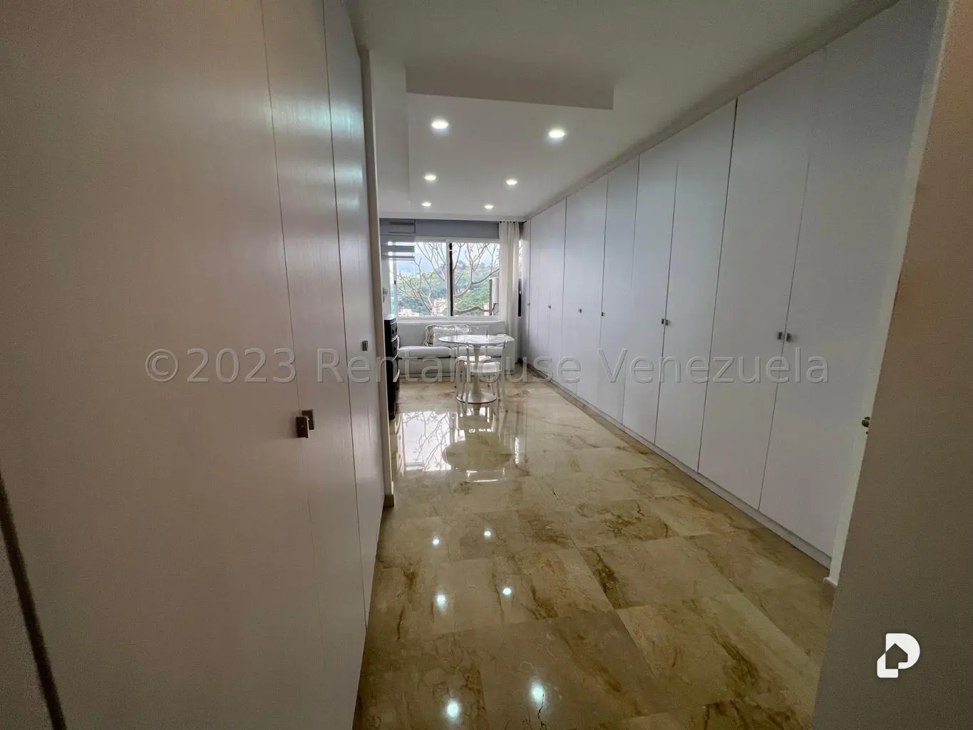 Apartamento en Las Mesetas de Santa Rosa de Lima, Caracas – 28