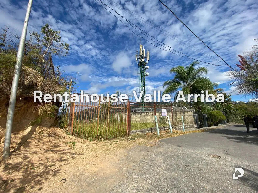 Terreno en Los Robles, Caracas – 2