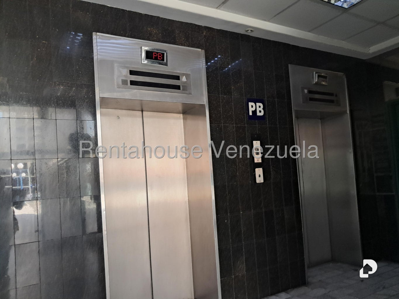 Local comercial en La Urbina, Caracas – 3
