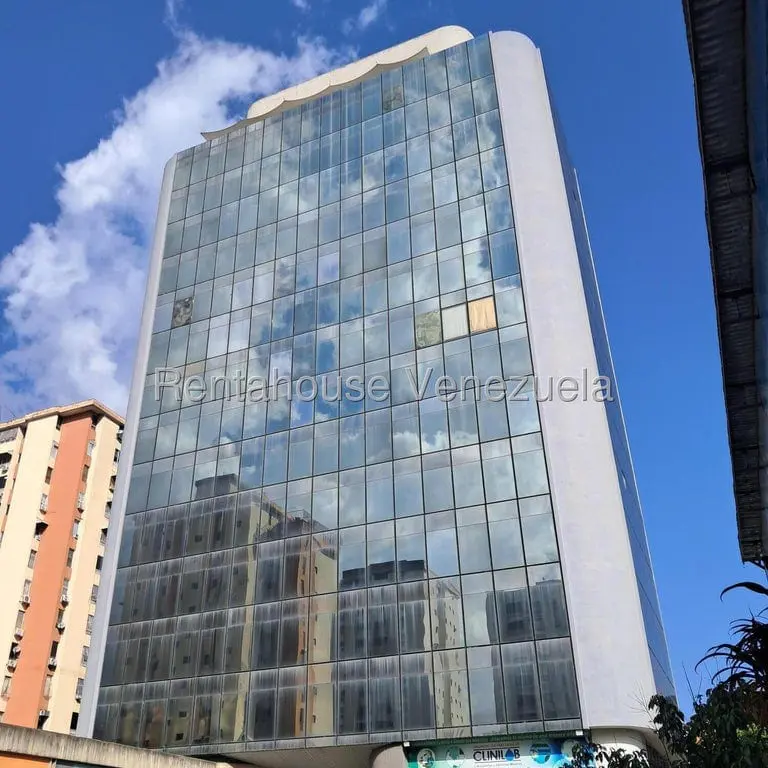 Local comercial en La Urbina, Caracas - 1