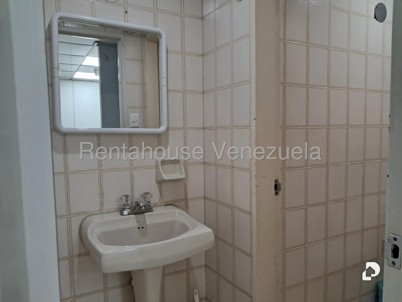 Local comercial en La Urbina, Caracas – 14