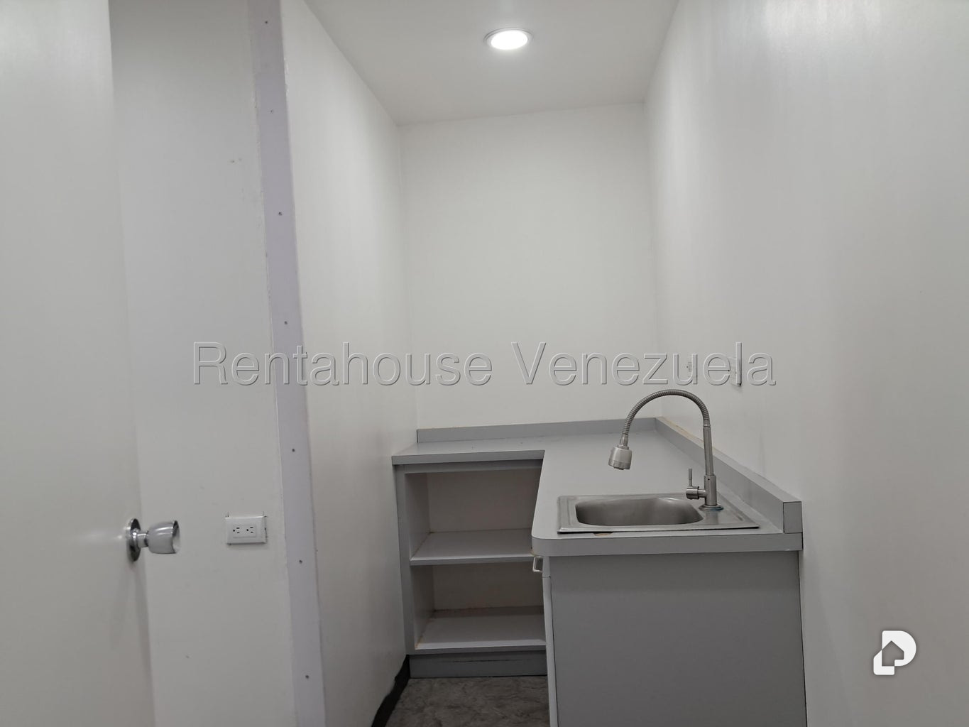 Local comercial en La Urbina, Caracas – 7