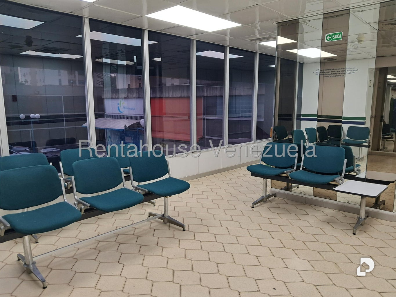 Local comercial en La Urbina, Caracas – 4