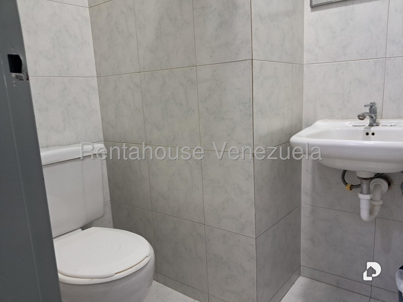 Local comercial en La Urbina, Caracas – 10