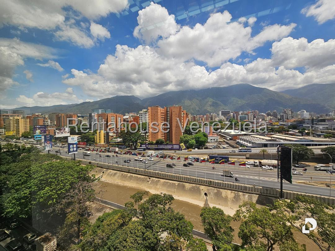Oficina en Las Mercedes, Caracas – 17